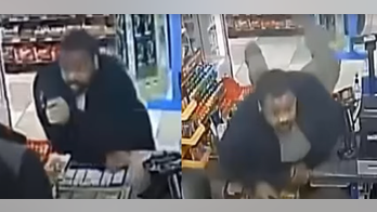 See the video: Houston police hunt suspect who shot store clerk in face