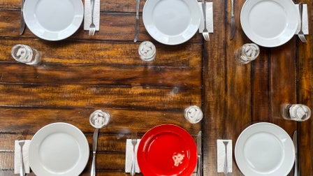 Mom's 'red plate' hack is the heartfelt dinnertime tradition to adopt tonight