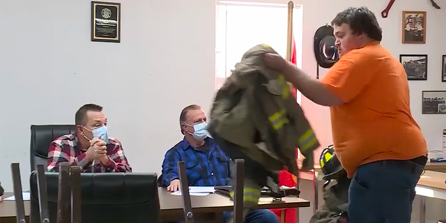 Illinois firefighter hands in gear after man formerly convicted of arson made fire chief.