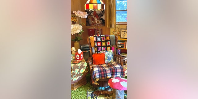Wittig’s living room is pictured. (SWNS)