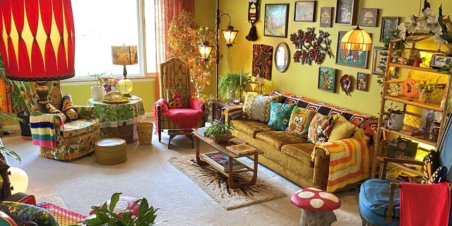 Wittig’s living room is pictured. (SWNS) 