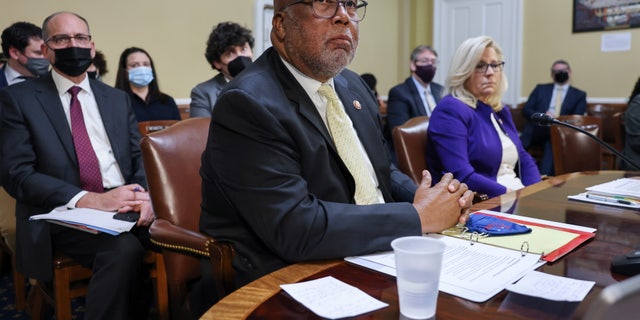 U.S. Representatives Bennie Thompson, D-Miss., and Liz Cheney, R-Wyo., co-chairs of the January 6th Select Committee, testify before the House Committee on Rules at the United States Capitol in Washington, U.S., December 2, 2021. REUTERS/Evelyn Hockstein