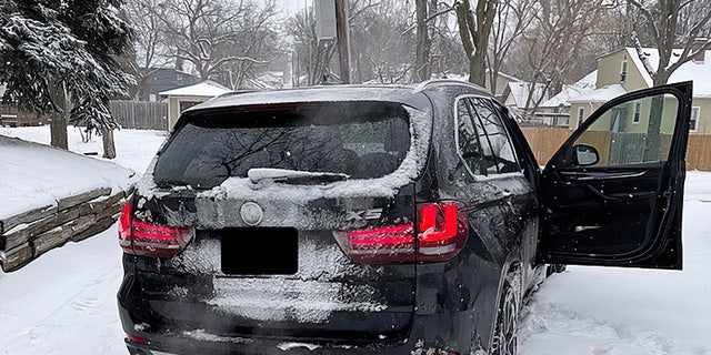 RCSO deputies alerted to a carjacking at gunpoint in St. Paul. With the help from the Hennepin County Sheriff’s Office, Saint Paul PD, and Minneapolis PD, all three suspects were arrested and the carjacked vehicle was recovered.