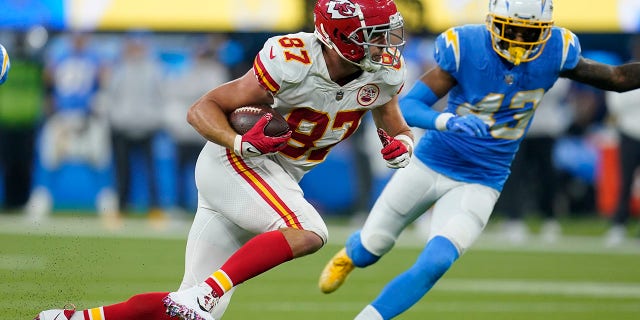 Travis Kelce sour over Cincinnatis loss, doesnt think Alabama was impressive - Fox News 3 Kansas City Chiefs tight end Travis Kelce runs on his way to scoring a touchdown during overtime in an NFL football game against the Los Angeles Chargers, Thursday, Dec. 16, 2021, in Inglewood, California.