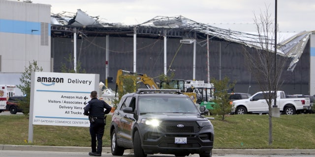 A heavily damaged Amazon fulfillment center is seen Saturday, Dic. 11, 2021, in Edwardsville, Malato. The a large section of the roof of the building was ripped off and walls collapsed when a strong storms moved through area Friday night. (AP Photo / Jeff Roberson)
