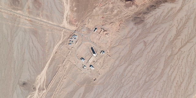 In this satellite photo by Planet Labs Inc., activity is seen at the Imam Khomeini Spaceport in Semnan province, 伊朗, 星期六, 十二月. 11, 2021. (Planet Labs Inc. via AP)