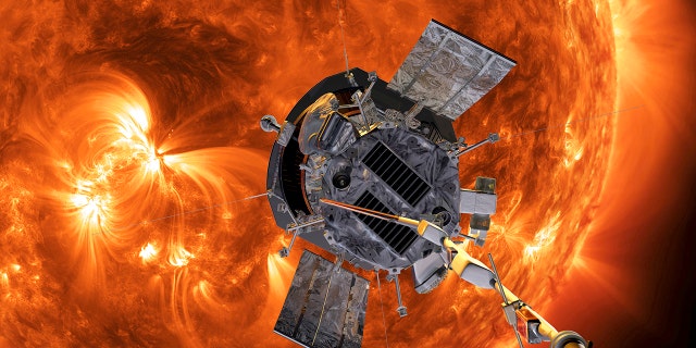 Šis NASA pateiktas vaizdas rodo menininko vaizdą į Parker Solar Probe, kai jis artėja prie saulės.