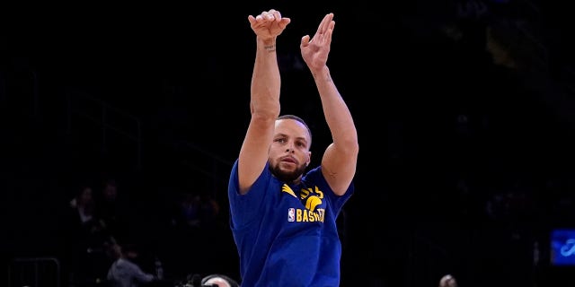 Golden State Warriors guard Stephen Curry warms up before an NBA basketball game against the New York Knicks, Tuesday, Dec. 14, 2021, at Madison Square Garden in New York.