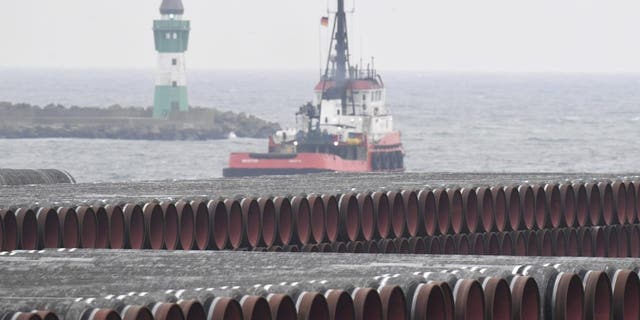 2020年12月4日，北溪2波罗的海天然气管道的管道储存在德国萨斯尼茨附近的穆克兰港。