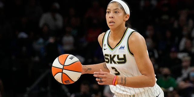 Chicago Sky center Candace Parker (3) moves the ball during the first half of Game 2 of the WNBA Finals against the Phoenix Mercury on October 13, 2021 in Phoenix.