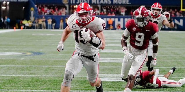 FILE - Georgia tight end Brock Bowers (19) runs into the end zone for a touchdown against Alabama defensive back Jordan Battle (9) during the second half of the Southeastern Conference championship NCAA college football game, Saturday, Dec. 4, 2021, in Atlanta. 