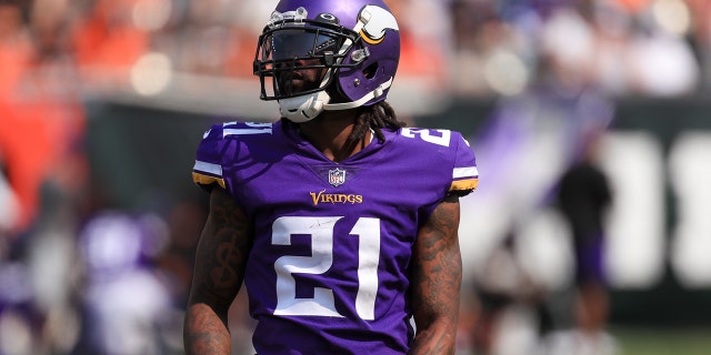 CINCINNATI, OH - SEPTEMBER 12: Minnesota Vikings defensive back Bashaud Breeland (21) looks at the scoreboard during the game against the Minnesota Vikings and the Cincinnati Bengals on September 12, 2021, at Paul Brown Stadium in Cincinnati, OH.
