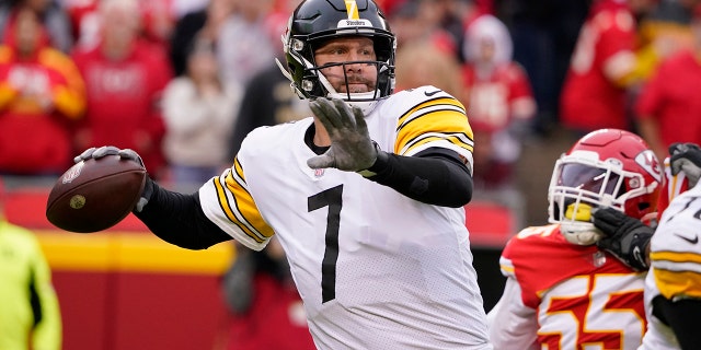 Pittsburgh Steelers quarterback Ben Roethlisberger throws during the first half of an NFL football game against the Kansas City Chiefs Sunday, Dec. 26, 2021, in Kansas City, Mo.