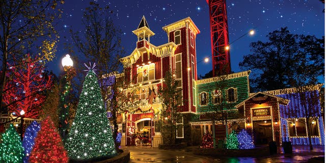 happy news, holidays, Here's the 10 best Christmas towns in America,  subscribe to News Without Politics