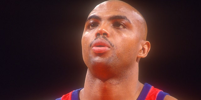 Charles Barkley of the Philadelphia 76ers takes a foul shot during a game against the Washington Bullets at the Capital Centre Nov. 5, 1991 在Landover, d. 