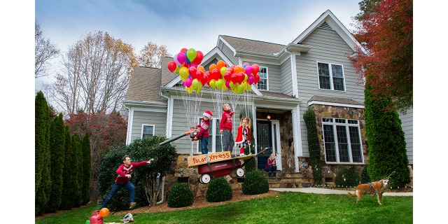 For their 2021 Christmas card, the Stanleys created a hilarious flyaway scene that took inspiration from popular animated films, including ‘The Polar Express,’ ‘The Grinch’ and ‘Up.’