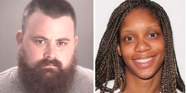 Collin Knapp has been arrested on second-degree murder charges in connection to the disappearance of his girlfriend Kathleen Moore. Moore's body was found Tuesday in a wooded area, las autoridades dijeron.