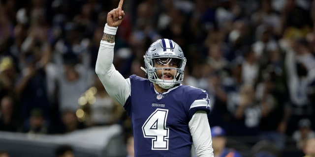 TravelGuides - Cowboys' Michael Gallup makes incredible twisting TD catch 2 Dallas Cowboys quarterback Dak Prescott (4) celebrates his touchdown pass to Dallas Cowboys wide receiver Michael Gallup during the first half of an NFL football game against the New Orleans Saints, Thursday, Dec. 2, 2021, in New Orleans.