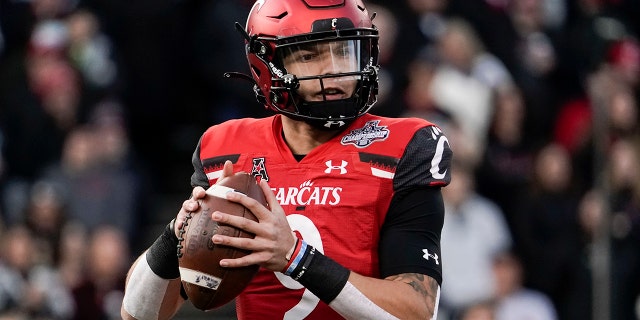 FILE - Cincinnati quarterback Desmond Ridder (9) looks set to pass out of pocket during the first half of the American Athletic Conference championship NCAA college football game against Houston on Saturday, December 4, 2021 in Cincinnati.