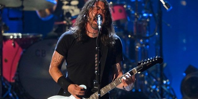 Dave Grohl upcoming performance with the Foo Fighters has been called off.