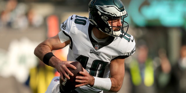 Dec 5, 2021; East Rutherford, New Jersey, USA; Philadelphia Eagles quarterback Gardner Minshew (10) runs the ball against the New York Jets during the second quarter at MetLife Stadium.