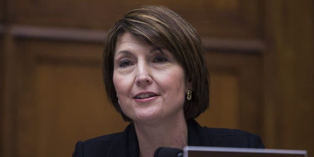La présidente du comité de l'énergie et du commerce de la Chambre, Cathy McMorris Rodgers, R-Wash., Prend la parole lors d'une audience à Capitol Hill en 2019.