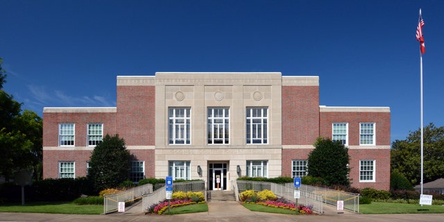 Oconee County Courthouse in Watkinsville, Georgia (BOB WESTON/iStock via Getty Images)