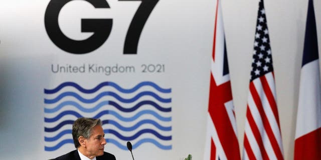LIVERPOOL, ENGLAND - 11. DEZEMBER: US-Außenminister Anthony Blinken nimmt an einer Plenarsitzung während des G7-Gipfels der Außen- und Entwicklungsminister teil.
