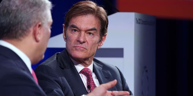 NEW YORK, NEW YORK - SEPTEMBER 21: Dr. Mehmet Oz (R), Professor of Surgery, Columbia University speaks onstage during the 2021 Concordia Annual Summit - Day 2 at Sheraton New York on September 21, 2021 in New York City. (Photo by Leigh Vogel/Getty Images for Concordia Summit)