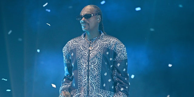 Snoop Dogg will join Dr. Dre, Mary J. Blige, Eminem and Kendrick Lamar for the 2022 Pepsi halftime show.