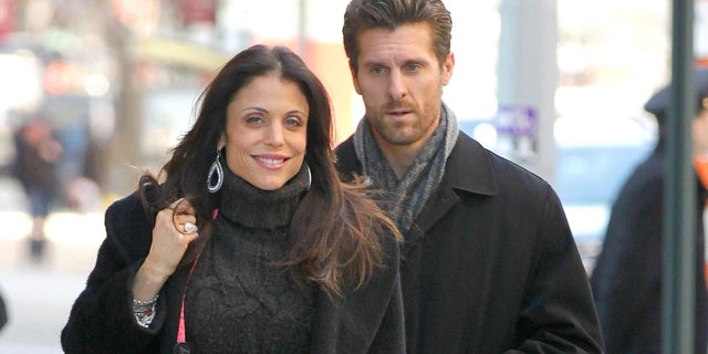 Bethenny Frankel and then-husband Jason Hoppy in New York City, ongeveer 2012.