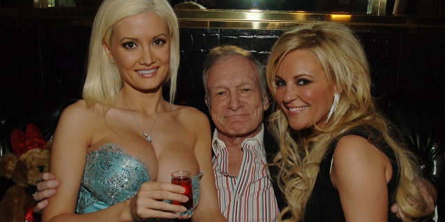 从左边开始: Holly Madison, Hugh Hefner and Bridget Marquardt during the Playboy publisher's 81st birthday part in Las Vegas.