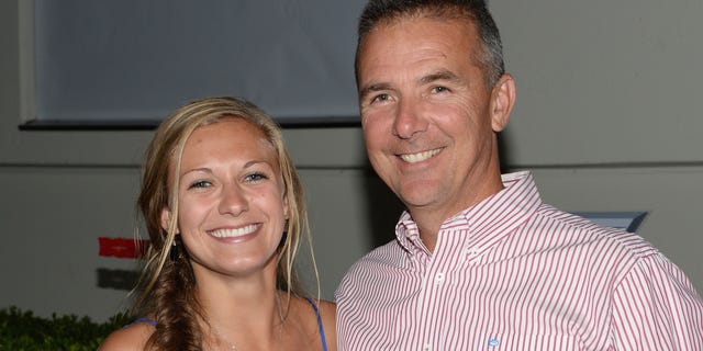 El entrenador Urban Meyer y su hija Gigi Meyer asistieron al BODY at ESPYs en el Milk Studio el 14 de julio de 2015 en Hollywood.
