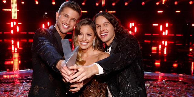 Girl Named Tom from team Kelly Clarkson was crowned the champ of season 21 の "The Voice."
