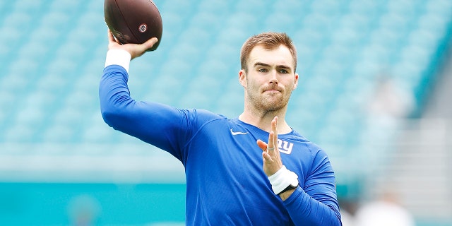 MIAMI GARDENS, FLORIDA - DECEMBER 05: Jake Fromm of the New York Giants throws a ball during warm-up before the game against the Miami Dolphins at Hard Rock Stadium on December 05, 2021 in Miami Gardens, Florida.