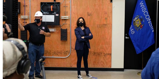 Democratic U.S. vice presidential nominee Senator Kamala Harris tours the International Brotherhood of Electrical Workers (IBEW) training facility in Milwaukee, Wisconsin, U.S. September 7, 2020. REUTERS/Alex Wroblewski