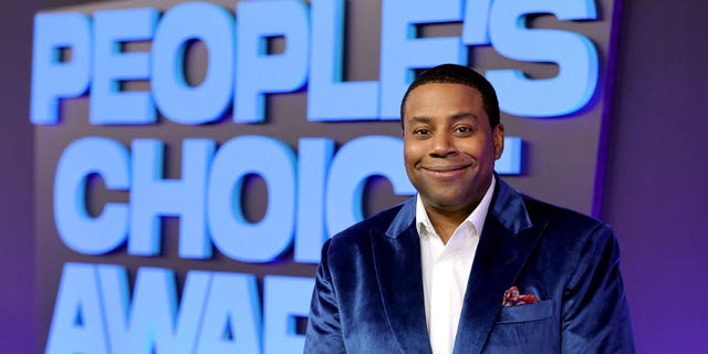 Kenan Thompson attends the 47th Annual People's Choice Awards at Barker Hangar.