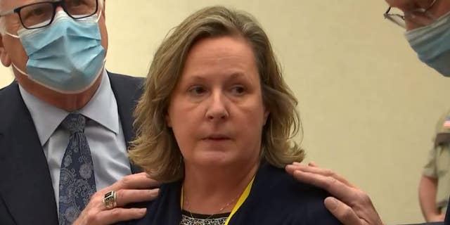 Former Brooklyn Center police officer Kim Potter listens to the jury's verdict in the Hennepin County Government Center in Minnesota, 木曜日に, 12月. 23, 2021.