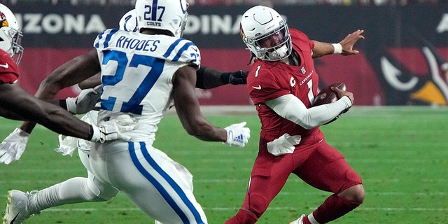 Arizona Cardinals quarterback Kyler Murray (1) scrambles against the Indianapolis Colts during the second half Saturday, Dec. 25, 2021, in Glendale, Ariz.