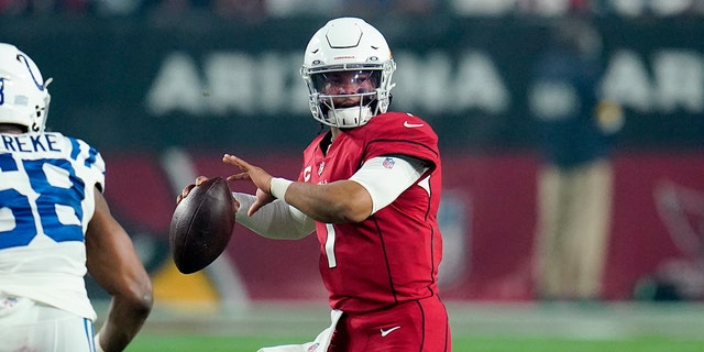 Arizona Cardinals quarterback Kyler Murray (1) throws against the Indianapolis Colts during the first half of an NFL football game Saturday, December 25, 2021 in Glendale, Ariz.