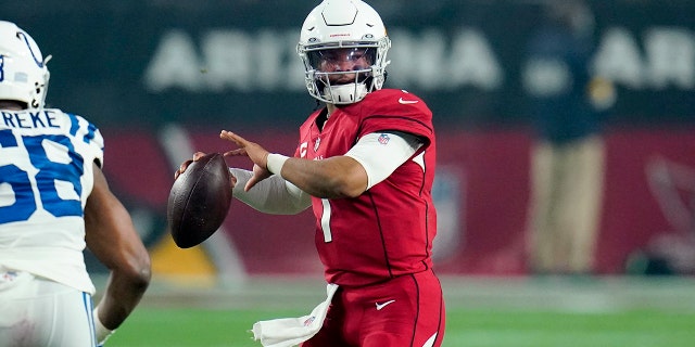Arizona Cardinals quarterback Kyler Murray (1) throws against the Indianapolis Colts during the first half Saturday, Dec. 25, 2021, in Glendale, Ariz.