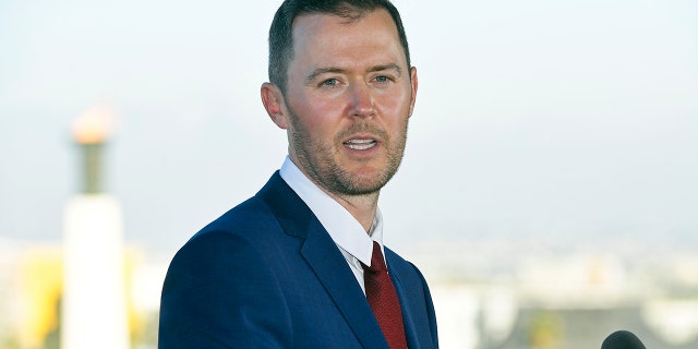 Jordan Addison transfer portal rumors, USC link invites Pat Narduzzi to Lincoln Riley: report 3 New USC football head coach Lincoln Riley speaks during a press conference at the 1923 Club at the Los Angeles Coliseum on November 29, 2021.
