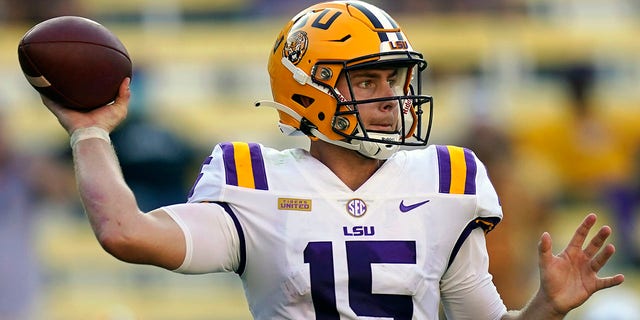 LÊER - LSU quarterback Myles Brennan passes in the second half an NCAA college football game against Mississippi State in Baton Rouge, Die., Sept.. 26, 2020. Brennan has decided to exit the transfer portal and return to LSU under new head coach Brian Kelly.