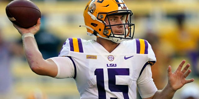 LÊER - LSU quarterback Myles Brennan passes in the second half an NCAA college football game against Mississippi State in Baton Rouge, Die., Sept.. 26, 2020. Brennan has decided to exit the transfer portal and return to LSU under new head coach Brian Kelly.