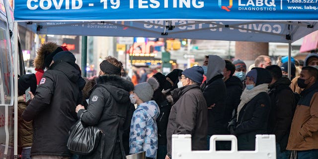 People queue at a popup COVID-19 testing site as the omicron coronavirus variant continues to spread in Manhattan, New York City, on Dec. 27, 2021.