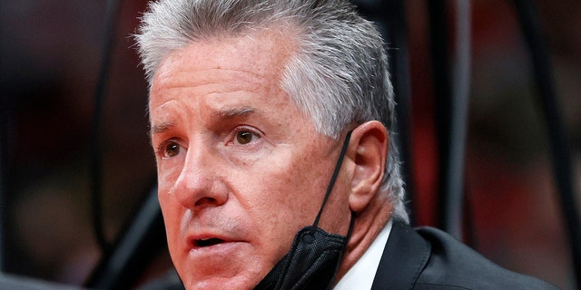 Neil Olshey, president of basketball operations of the Portland Trail Blazers, looks on during game against the Sacramento Kings on Oct. 20, 2021 [object Window], オレゴン. 