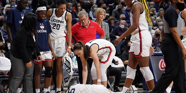 UConn Star Paige Bueckers Helped Off The Court After Going Down With ...