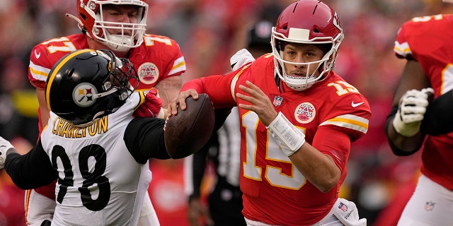 Chiefs quarterback Patrick Mahomes slips past Pittsburgh Steelers defensive end Taco Charlton on Dec. 26, 2021, in Kansas City, Missouri.