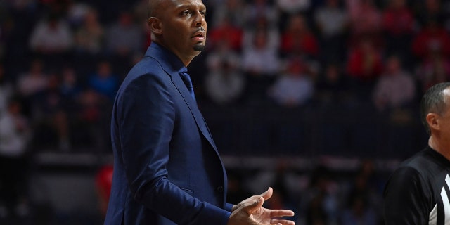 Memphis head coach Penny Hardaway reacts during the first half against Mississippi in Oxford on Saturday, Dec. 4, 2021.