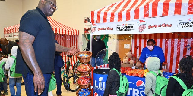 MCDONOUGH, GEORGIA - DECEMBER 20: Shaq attends a Shaq-A-Claus and Pepsi Stronger Together surprise for an Atlanta school with toys & treats on December 20, 2021 in McDonough, Georgia.